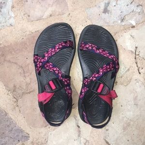 Women’s Chacos Size 7